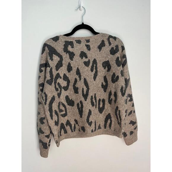 Hem & Thread Leopard Print Sweater Women Small Taupe Gray Pullover Fuzzy Knit - Picture 2 of 7